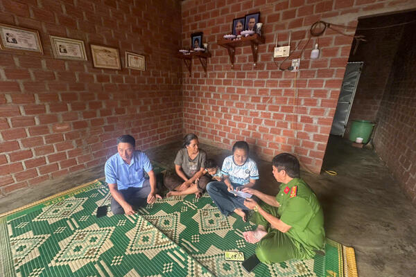Công an xã Ngọk Réo động viên học sinh trúng tuyển Trường Văn hóa CAND II