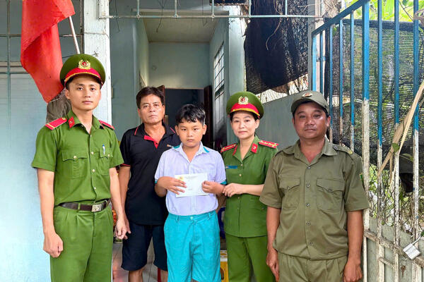 Phân trại tạm giam Bình Sơn: ấm áp những suất quà nghĩa tình nơi buồng giam