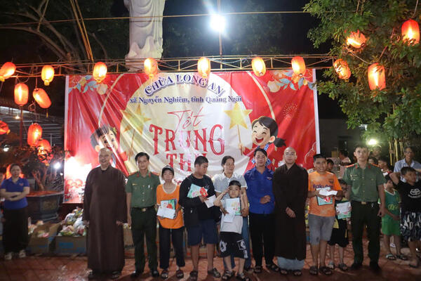 Công an xã Nguyễn Nghiêm phối hợp tổ chức chương trình “Cùng em vui Tết Trung thu” lan tỏa yêu thương đến trẻ em khó khăn