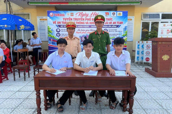 Phòng Cảnh sát giao thông Công an tỉnh Quảng Ngãi đẩy mạnh tuyên truyền, hướng dẫn kỹ năng lái xe an toàn cho học sinh