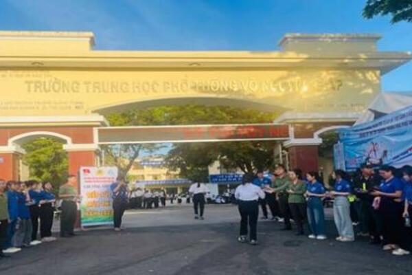 Chi đoàn Phòng Tham mưu tích cực triển khai các hoạt động tiếp sức mùa thi