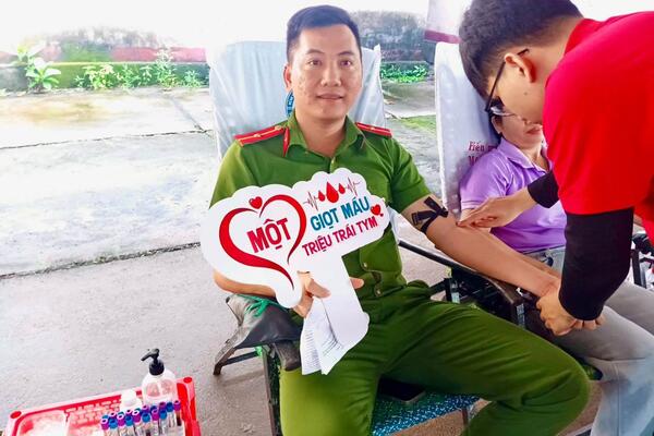 Công an phường Sa Huỳnh tích cực tham gia hiến máu tình nguyện đợt 2 năm 2026