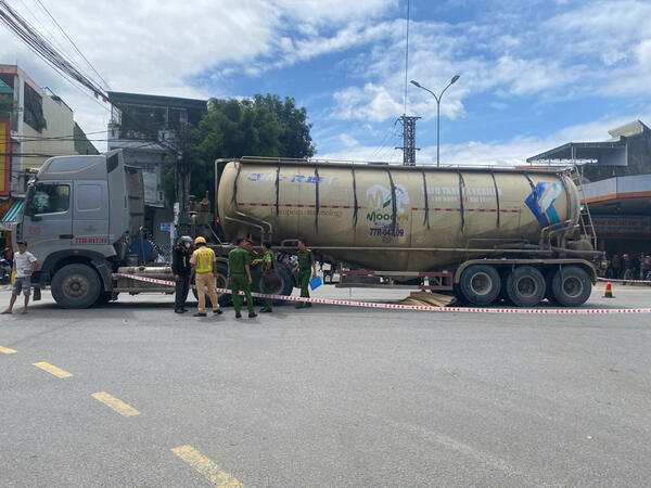 Cảnh báo điểm mù xe tải – Bài học từ vụ tai nạn thương tâm tại ngã tư Nguyễn Trãi – Hoàng Văn Thụ