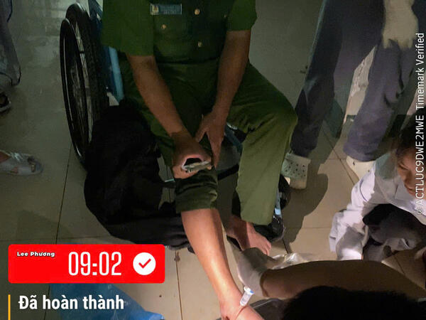 Hết lòng vì Nhân dân trong mưa lũ: Thượng tá Công an bị thương khi giúp dân sơ tán