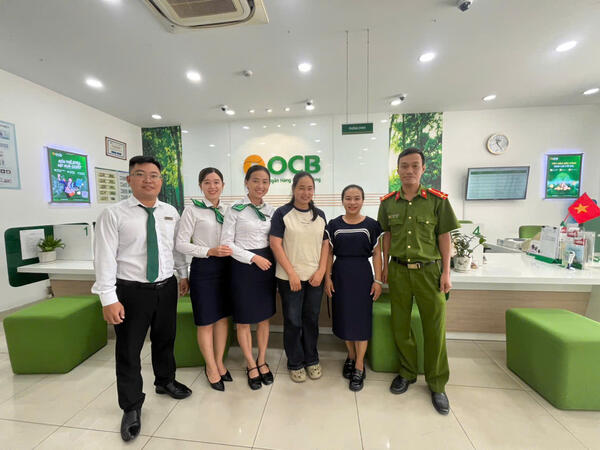 Công an xã Bình Sơn kịp thời hỗ trợ người dân nhận lại 151 triệu đồng chuyển nhầm