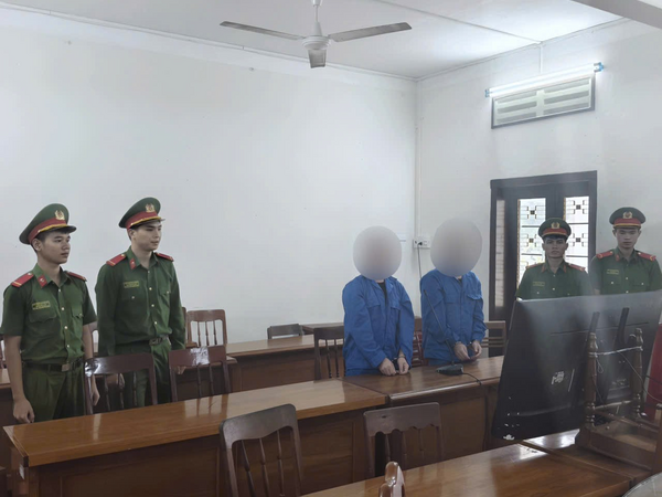 Tuyên phạt tổng cộng 7 năm 6 tháng tù cho hai đối tượng tổ chức sử dụng trái phép chất ma tuý tại nhà nghỉ