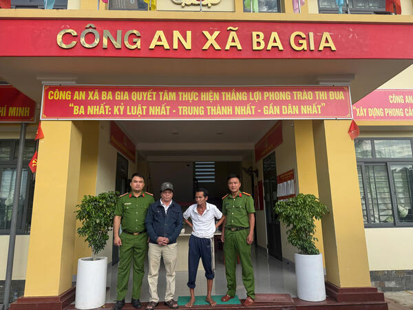 Công an xã Ba Gia kịp thời xác minh, hỗ trợ người đàn ông đi lạc trở về gia đình an toàn