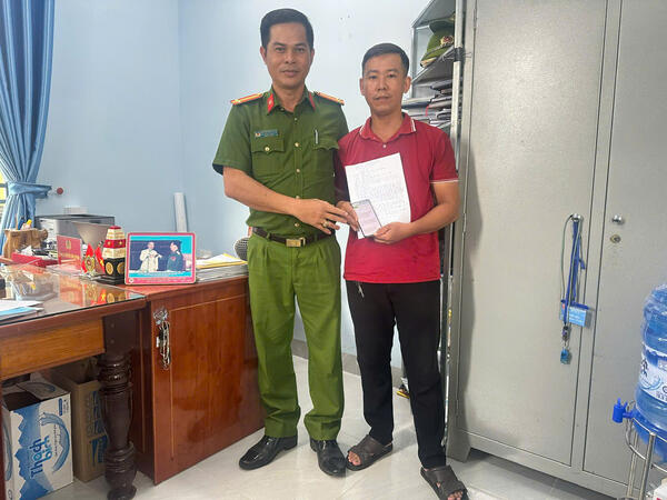 Công an xã Thọ Phong kịp thời hỗ trợ công dân nhận lại 16 triệu đồng chuyển khoản nhầm