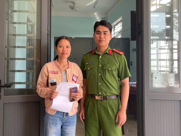 Công an xã Đình Cương kịp thời xác minh, hỗ trợ trao trả 450 triệu đồng chuyển khoản nhầm